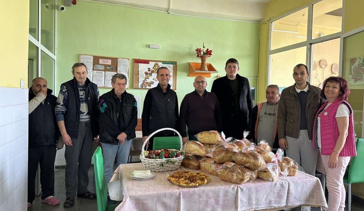 БСП в Разград се включи в инициативата “Солидарен Великден“ и  зарадва хора в неравностойно положение